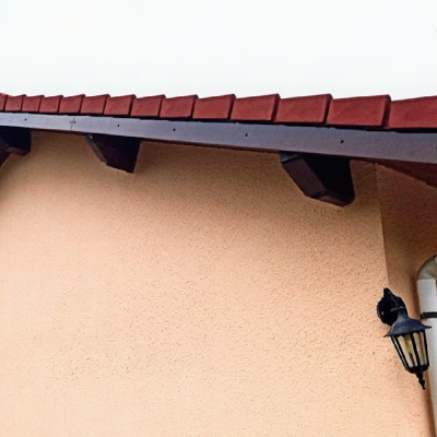 Photo d’installation de planches de rives PVC/ALU